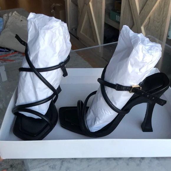 BRAND NEW NEVER WORN Schutz Strappy sandals heels - Picture 1 of 7